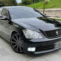 Toyota Crown Athlete Black Edition