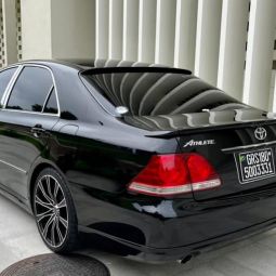 Toyota Crown Athlete Black Edition