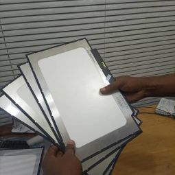 Vioo vya laptop (Laptop Screens)
